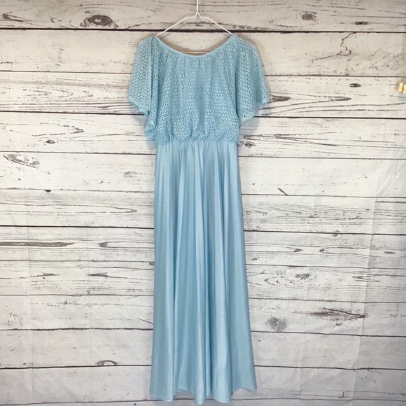 Dresses & Skirts - Vintage 1970’s eyelet gown